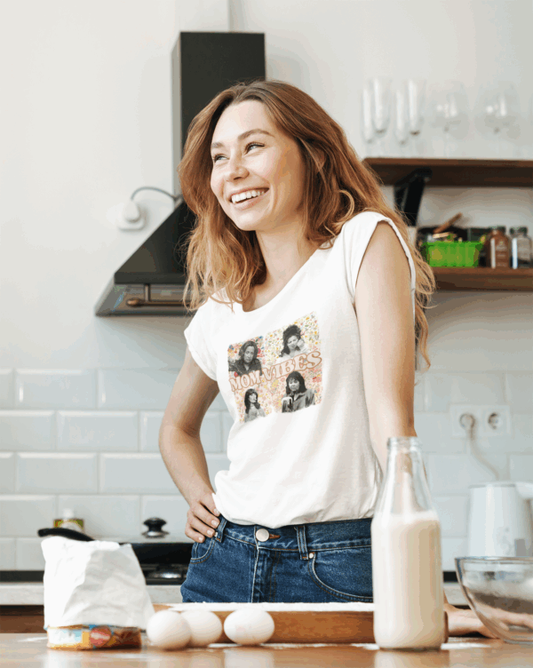 Snarky. Stylish. Sitcom Mom Strong. - Image 4